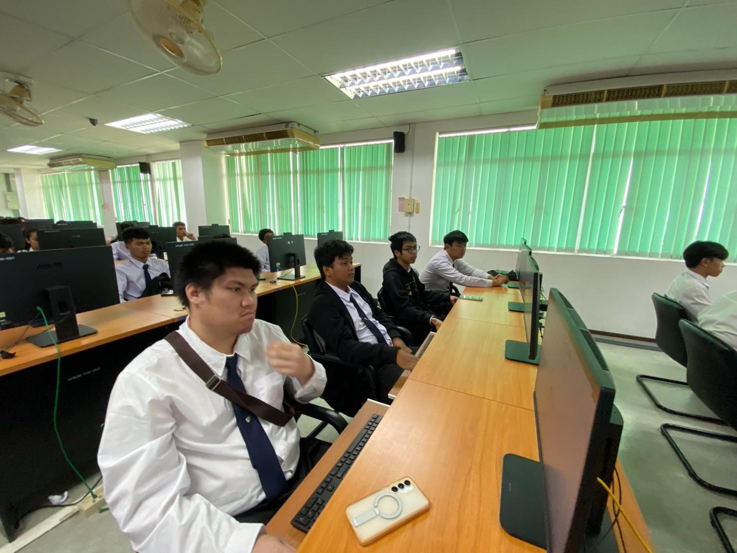 3. คณะเทคโนโลยีอุตสาหกรรม มหาวิทยาลัยราชภัฏกำแพงเพชร จัดโครงการอบรมและพัฒนาทักษะภาษาอังกฤษและมาตรฐานคอมพิวเตอร์ สำหรับนักศึกษาชั้นปีที่ 1